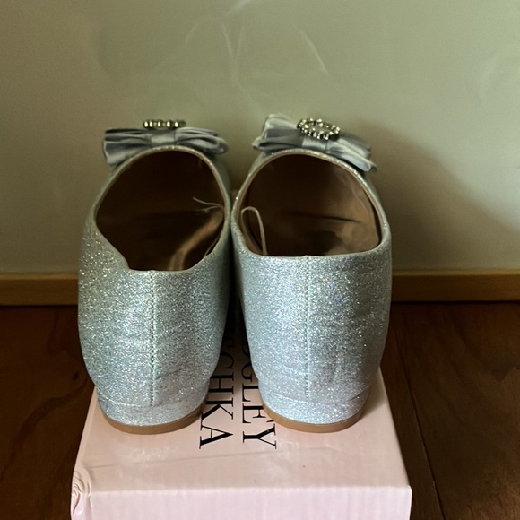 Badgley Mischka girls low heel ballerina in silver shimmer - Picture 3 of 4